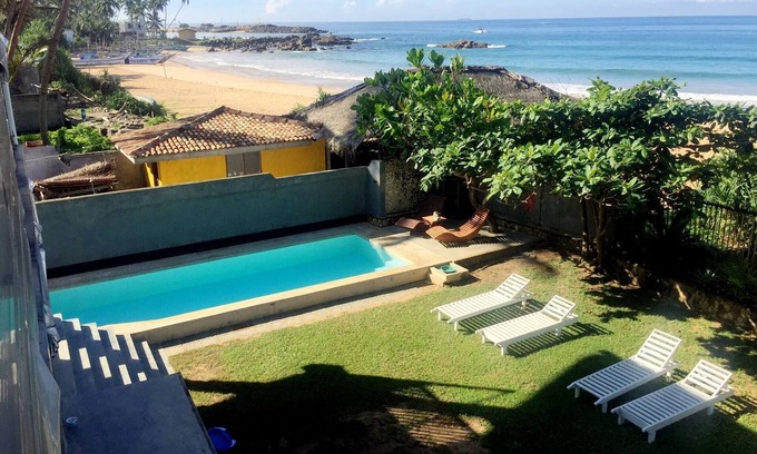 Hikkaduwa Villa | Beach Villa Yang near Hikkaduwa, with Pool and Cook - Semi-detached House