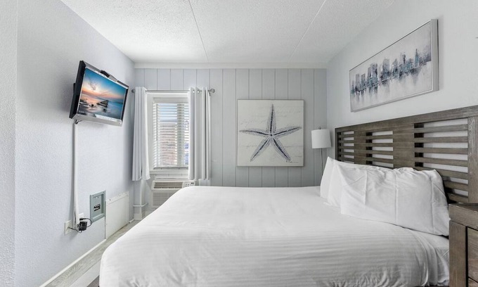 Avalon Resort | Beachcomber Resort 1bedroom Queen suite