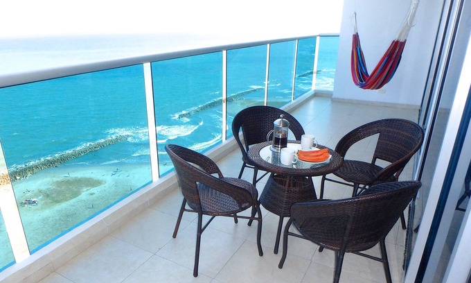El Cabrero Apartment | Beachfront 2BR Apt with Pool, Fabulous Balcony & Sea Views, Steps To Old City
