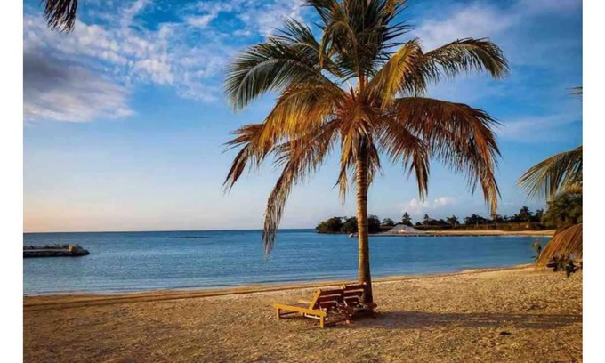 St. Ann's Bay Villa | Beachfront 4 Bedroom Luxury Villa with Pool, Chef, Butler