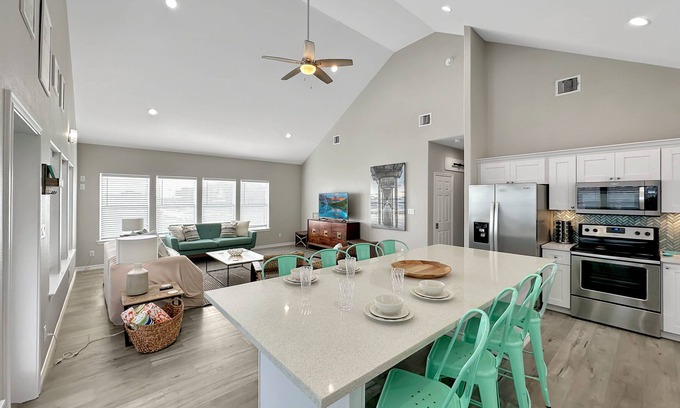 Port Bolivar House | Beachfront 4BR | Tiki Bar, Yard Games, Smart TVs, Pets