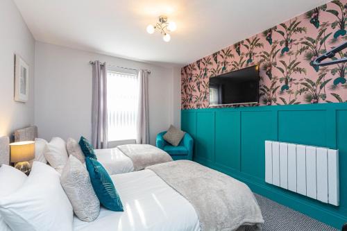 Bare Apartment | Beachfront Apartment 3 Bedrooms Sleeps 7 - Gateway to the Lake District - Newly Refurbished