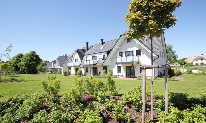 Moenchgut Peninsula Apartment | Beachfront apartment with terrace, use of swimming pool and sauna - Rex Rugia apartment 10-2