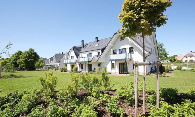 Moenchgut Peninsula Apartment | Beachfront apartment with terrace, use of swimming pool and sauna - Rex Rugia apartment 13-2