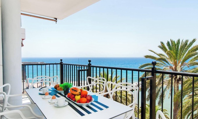 Arguineguin Apartment | Beachfront Arguineguin MG/JM by VillaGranCanaria