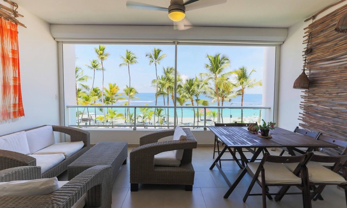 Villas Del Mar Apartment | Beachfront at Marbella W/Pano View, Full Kitchen