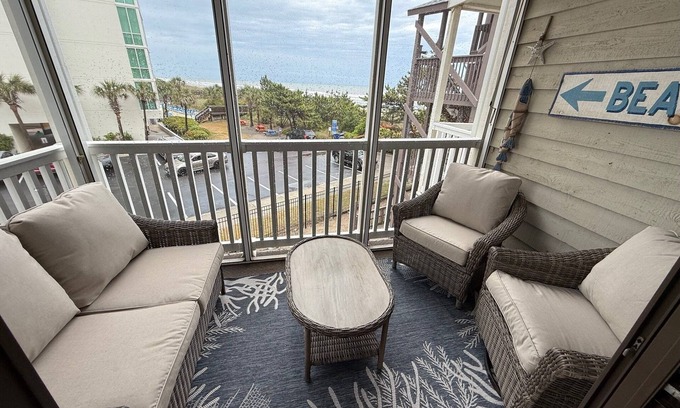 North Myrtle Beach Condo | Beachfront Bliss: 3BR Oceanview Condo, Walk to Main Street