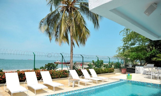 Urb Plenomar House | Beachfront beautiful house with private pool / sleeps 12