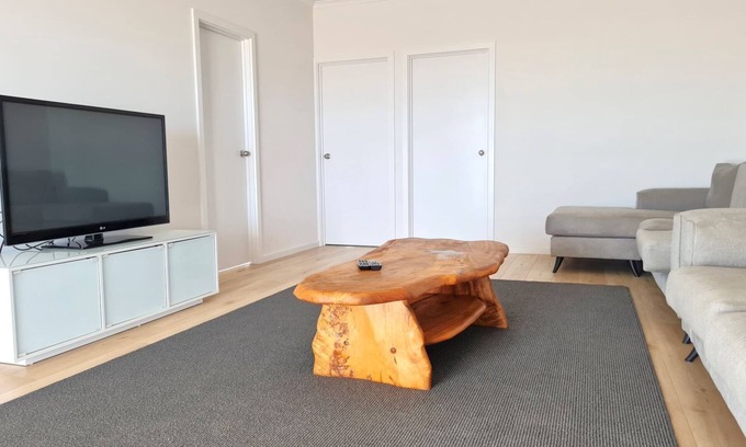 Moonta Bay Hotel | Beachfront Beauty, Moonta Bay