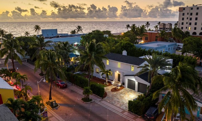 Hollywood House | Beachfront by Boardwalk/Heated Pool/Gameroom - N