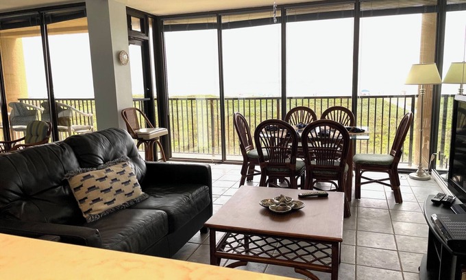 South Padre Island Condo | Beachfront Condo. 5 Min. Walk to Beach Parks at Isla Blanca/Schlitterbahn