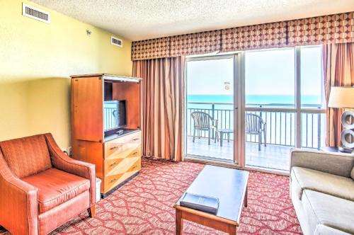 Downtown Myrtle Beach Apartment | Beachfront Condo in Myrtle Beach with Pool Access