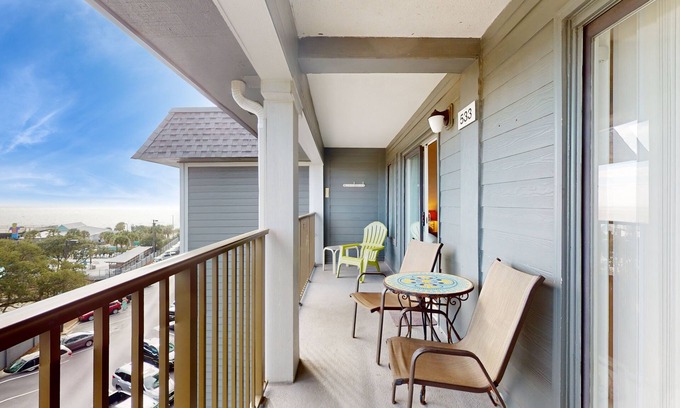 Myrtle Beach Condo | Beachfront condo with endless amenties!