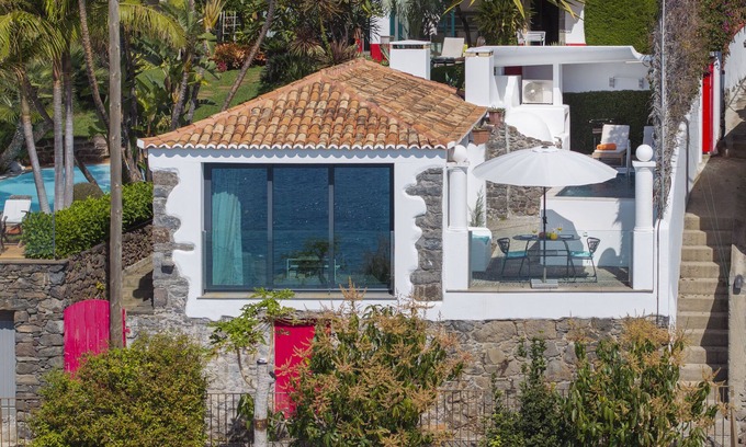 Arco da Calheta Cottage | Beachfront cottage in Calheta | Cottage do Mar