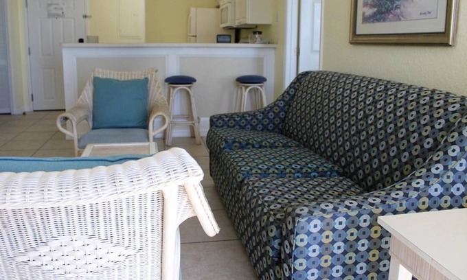 Bostroms Resort | Beachfront Dream! 2 Convenient Units w/Kitchen, Shop at Volusia Mall