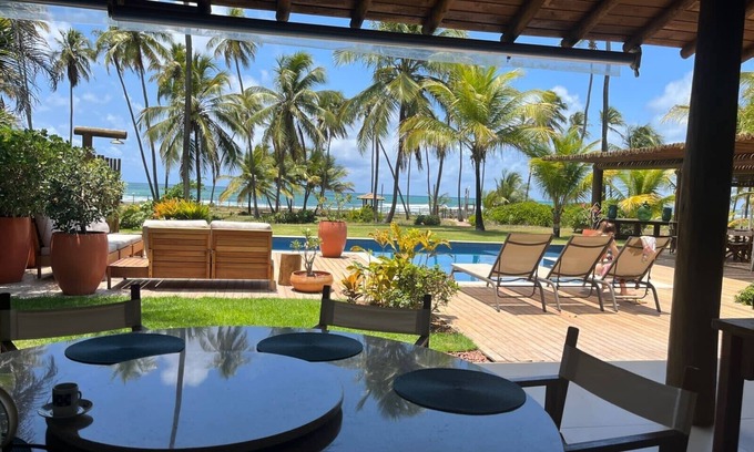 Farol House | Beachfront house in Praia do Forte, with cook