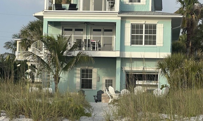 Ilexhurst House | BEACHFRONT HOUSE DIRECTLY ON SOFT SUGAR WHITE SANDS