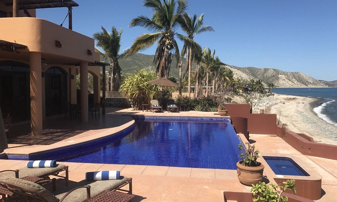 Los Barriles House | Beachfront on the Sand w/Infinity Edge Pool, Jacuzzi & swimmer friendly beach!