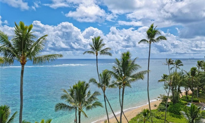 Punaluu Condo | BEACHFRONT PENTHOUSE WITH A/C right on FAMILY SAFE BEACH!