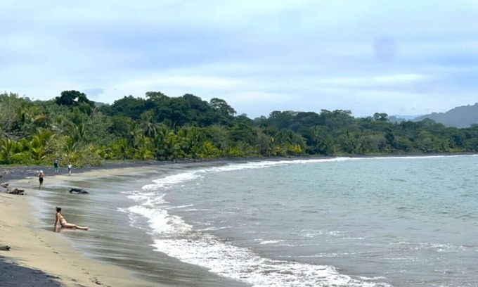 Manzanillo House | Beachfront | Pool Access | Walk Everywhere