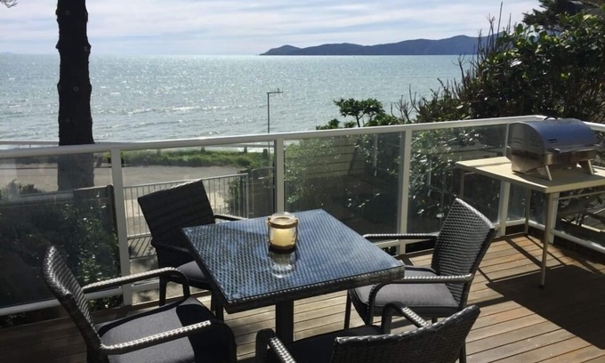 Raumati South House | Beachfront Raumati South