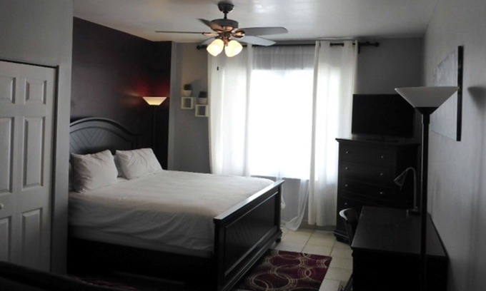 South Pointe Apartment | BEACHFRONT STUDIO ON OCEAN DRIVE-slps up to 4