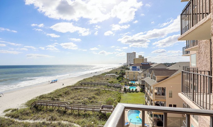 Crescent Beach Condo | Beachfront Bliss! Airy North Myrtle Beach Condo