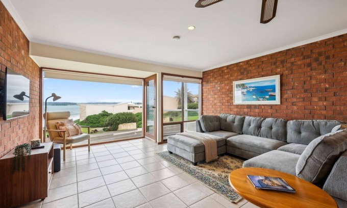 Port Elliot Villa | Beachfront Views at Southern Sands- WIFI