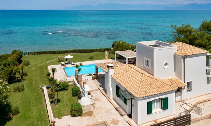 Sidari Villa | Beachfront Villa Victoras - With private beach