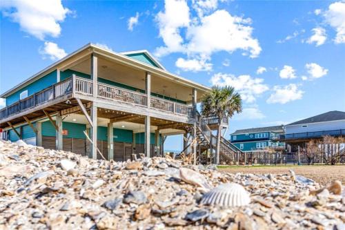 Port Bolivar House | Beachfront with Fire Pit, Gourmet Kitchen and Views