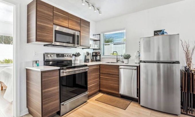 Capri Isle Apartment | Beachside 4-Private Suites in Treasure Island