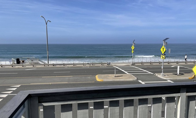 Carlsbad Condo | Beachside condo #B with 2bd/2 bath