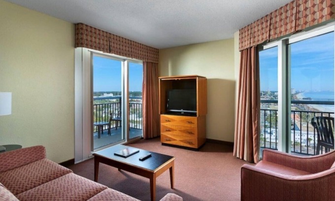 Downtown Myrtle Beach Condo | Beachside Elegance Ocean View King Condo 4th Floor