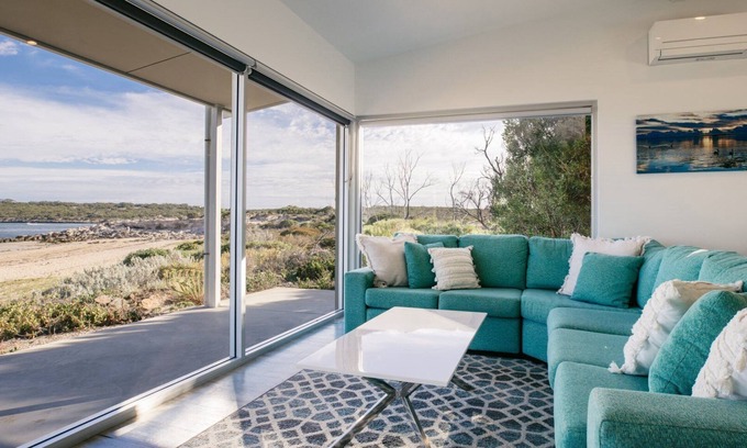 Lake Wangary House | Beachside owns one of the best positions in Coffin Bay Absolute Beachfront