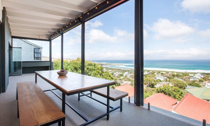 Cape Peninsula Villa | Beachtown villa with breathtaking view