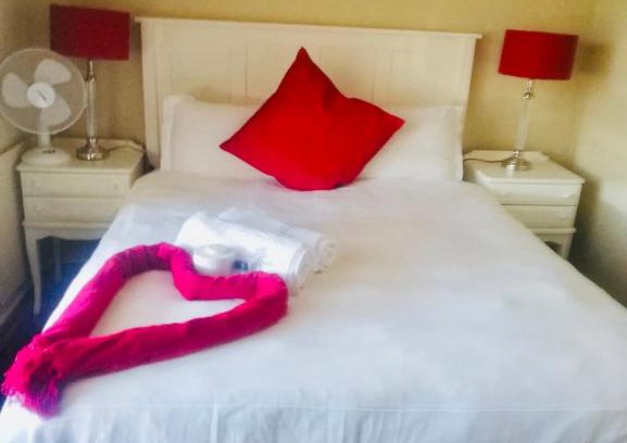 Humewood Apartment | Beachview Penthouse 1 Queen Bed