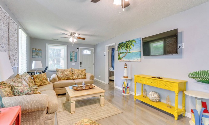 Northwest Quadrant House | Beachy Home in Heart of Beaufort w/Pool Access