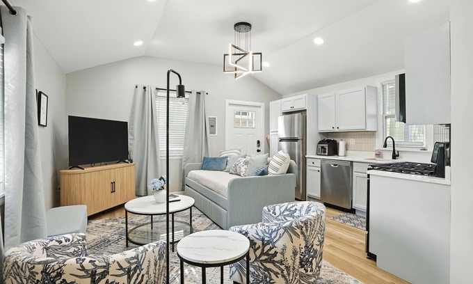 Valparaiso House | Beacons' Nest – Valpo U, Downtown & Dunes