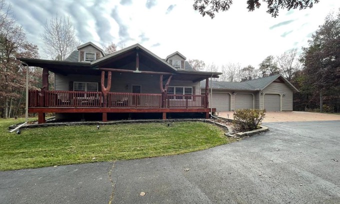 Lyndon Station House | Bear Cove Cabin