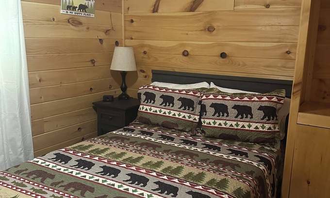 Stevenson Cabin | Bear Cub ,Cozy cabin with WiFi and AC in peaceful Stevenson