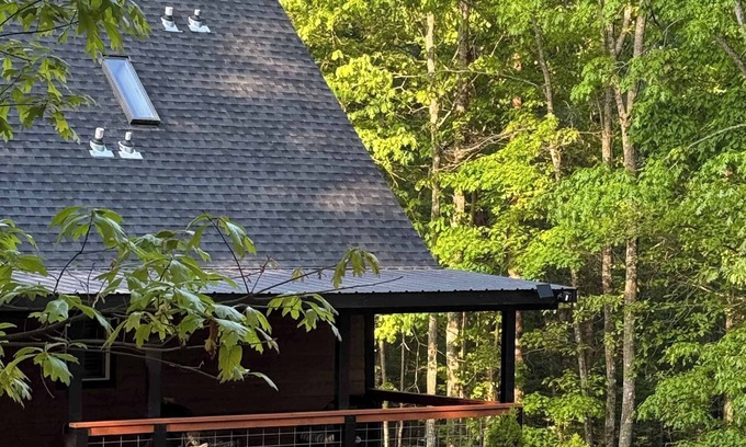 Mineral Bluff Cottage | "Bear Den" MTN Views, Hot Tub, & Secluded