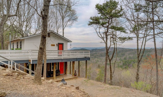 Ranger Cabin | Bear Den studio cabin with amazing views