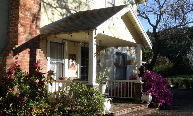 Calistoga Bed & Breakfast | Bear Flag Inn