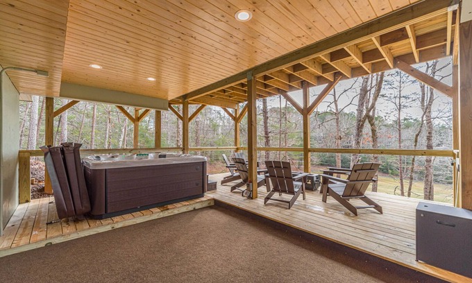 Helen Cabin | Bear Naked | 3 Bedroom 3 Bath Luxury Cabin | Sauna | Hot Tub | Fire Pit | Golf