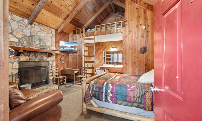 Sautee Nacoochee Cottage | Bear Paw Cottage #4 Queen Log Bed: Peaceful ; Pet Friendly; Close to Helen!