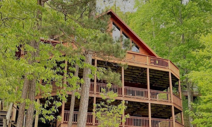 Unaka House | Bear Paw - Lake Hiwassee - Murphy, NC
