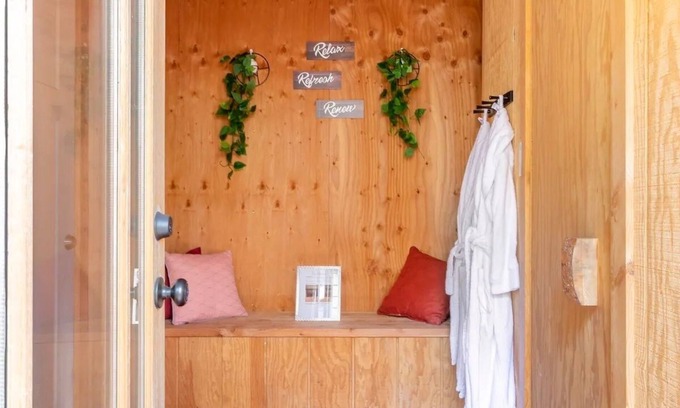 Tahoe Island Apartment | BEARadise Studio ~ Private SAUNA & Pet friendly ~ hosted by Fill Your Nature Cup
