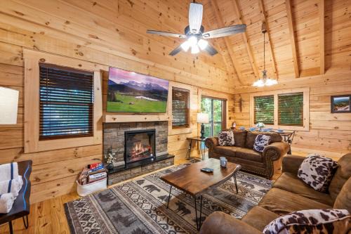 Pigeon Forge House | Beary Cottage Hot Tub Grill Arcade Games