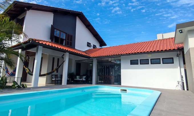 Florianopolis House | Beautiful house, 4 bedrooms, swimming pool, barbecue - Praia da Daniela - Florianópolis