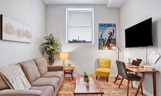 Central Business District Apartment | Beautiful 1 BR Renovated Apt in downtown